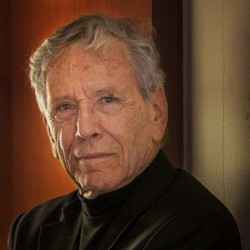 Amos Oz