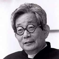Kenzaburo Oe